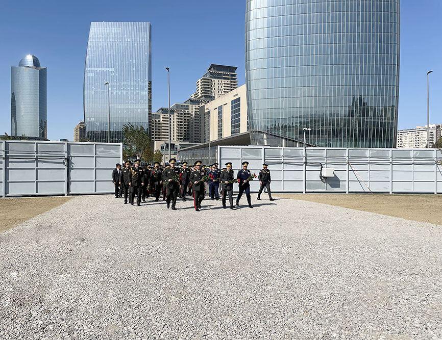 Руководство минобороны Азербайджана посетило строящийся Парк Победы