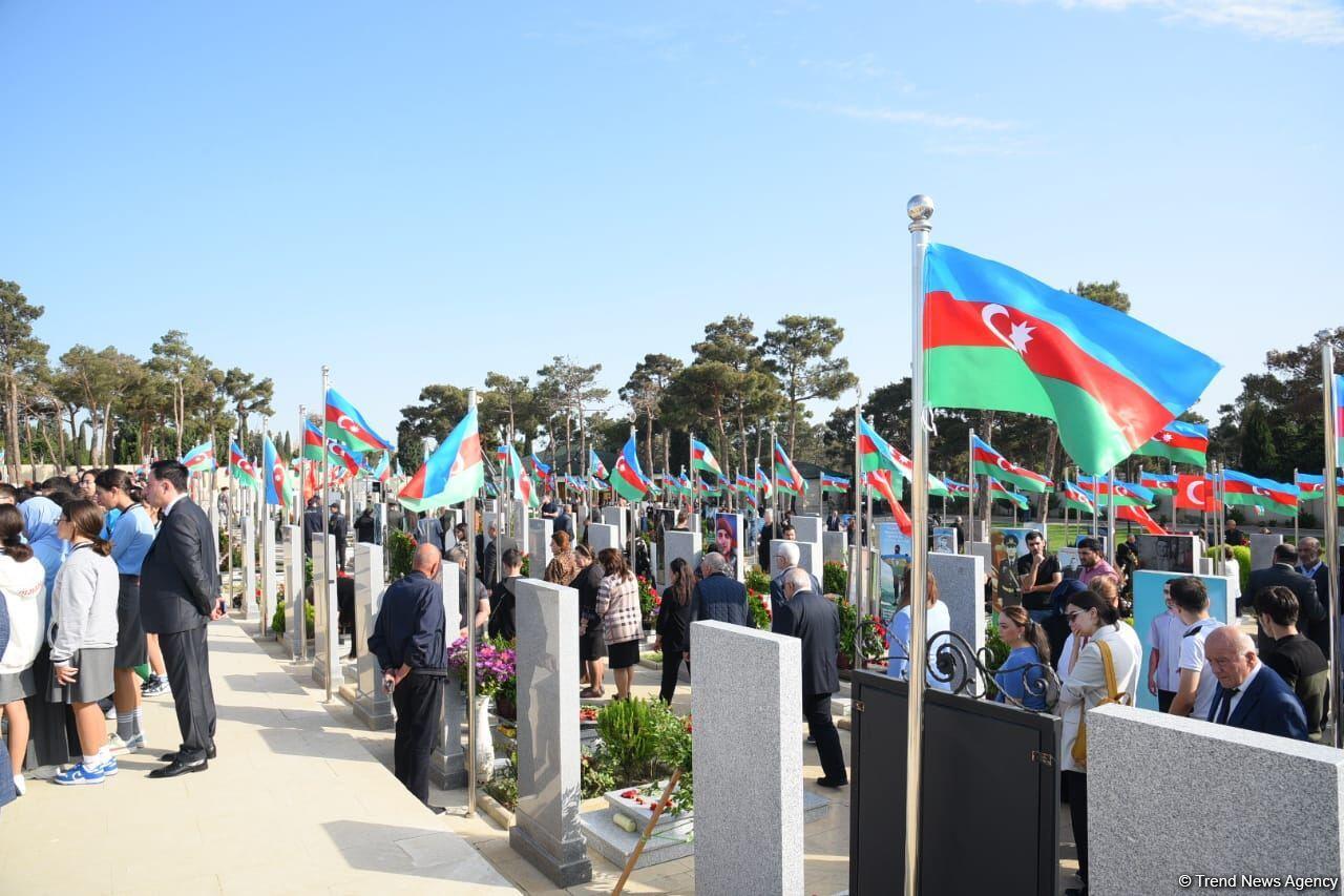 Азербайджанский народ чтит память шехидов Отечественной войны