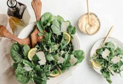 Чем вкусно заправить любой салат, чтобы похудеть: рецепт на 10 секунд!