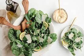 Чем вкусно заправить любой салат, чтобы похудеть: рецепт на 10 секунд!