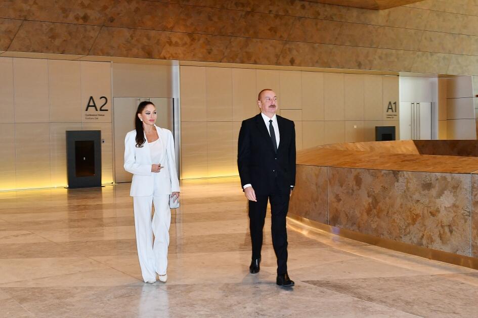 Президент Ильхам Алиев и Первая леди Мехрибан Алиева приняли участие в церемонии открытия 74-го Международного астронавтического конгресса
