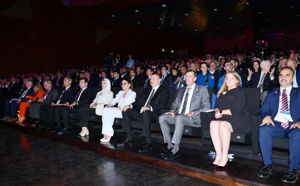 Президент Ильхам Алиев и Первая леди Мехрибан Алиева приняли участие в церемонии открытия 74-го Международного астронавтического конгресса