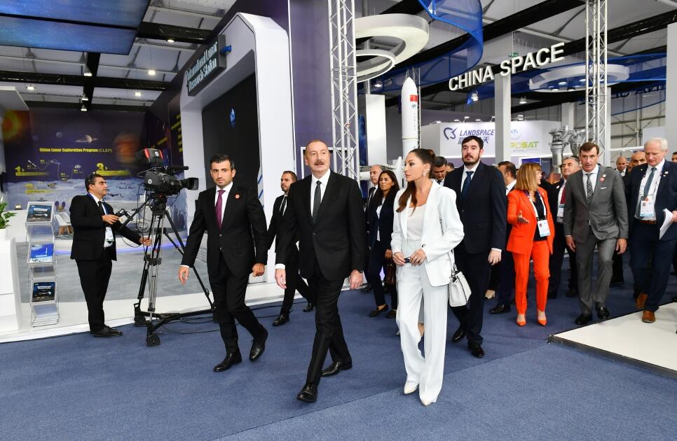 Президент Ильхам Алиев и Первая леди Мехрибан Алиева приняли участие в открытии выставки в рамках 74-го Международного астронавтического конгресса