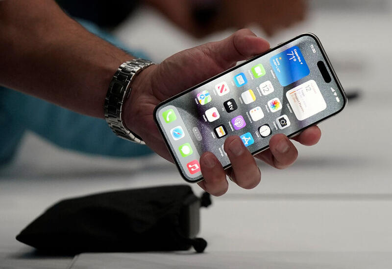 Новые iPhone 15 могут сломаться из-за зарядок в автомобилях