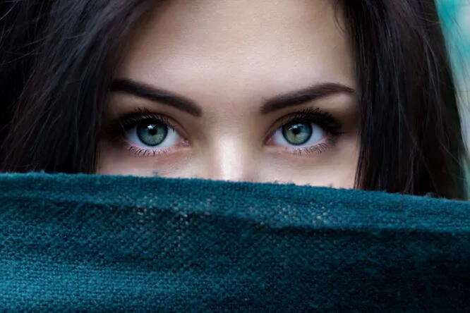 Какие цвета лучше носить, если у тебя зеленые глаза: советы стилистов