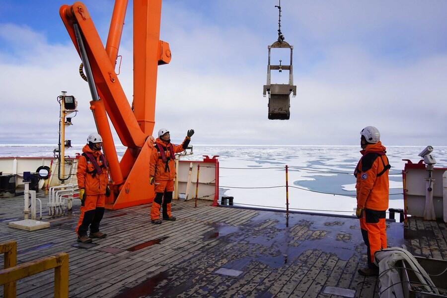 Китай испытал в Арктике автономный подводный аппарат