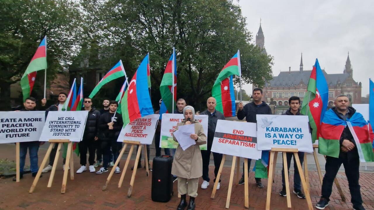 Перед зданием Международного суда прошла акция протеста азербайджанской общины