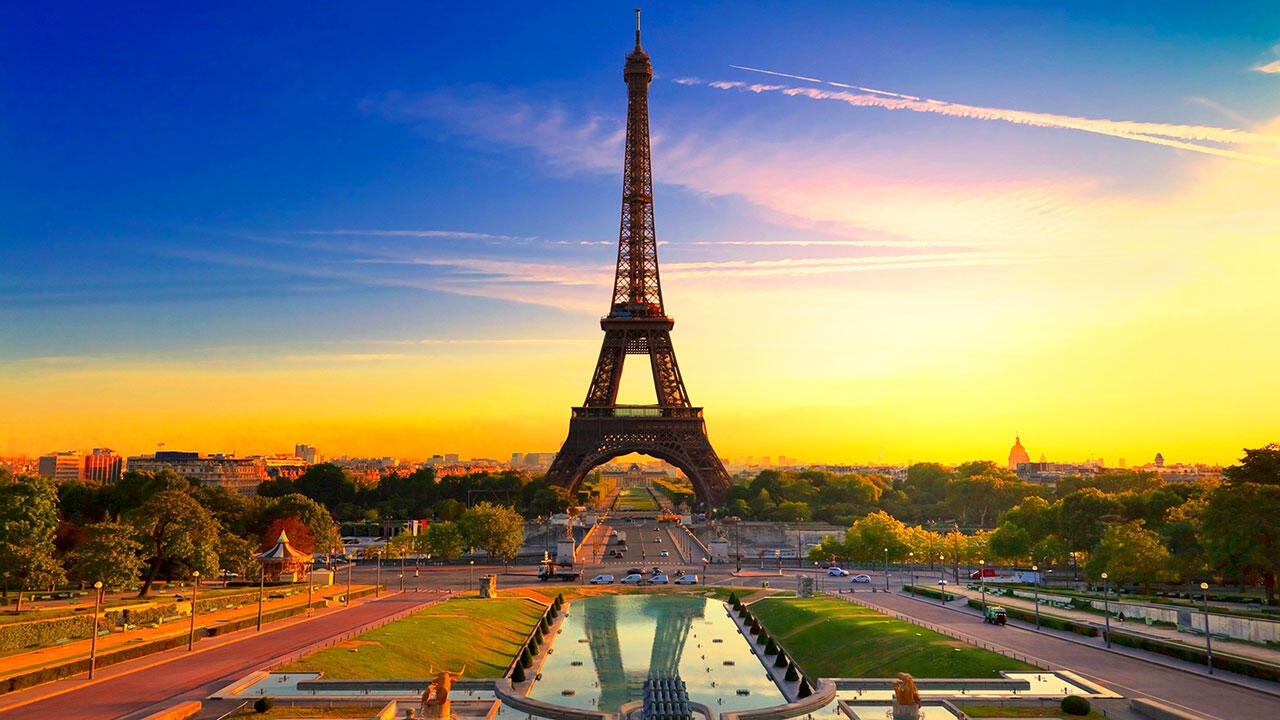В Париж стало приезжать меньше туристов
