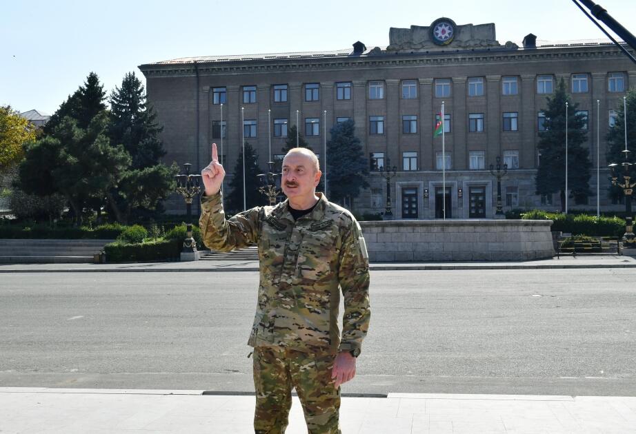 Президент Ильхам Алиев поднял Государственный флаг Азербайджана в городе Ханкенди и выступил с речью