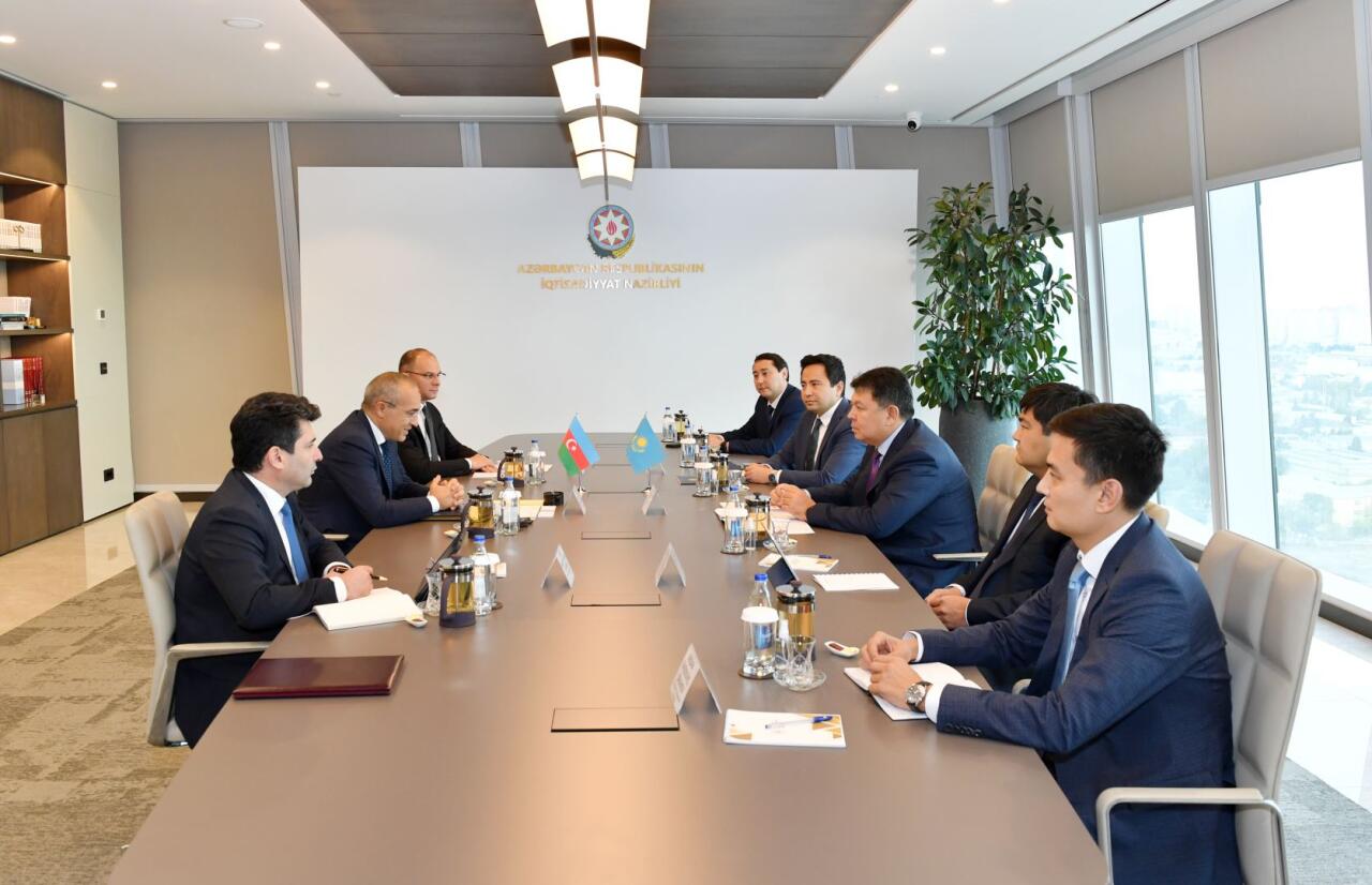Азербайджан и Казахстан обсудили многовекторное развитие сотрудничества