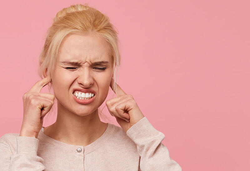 Врач назвал неочевидные причины ухудшения слуха