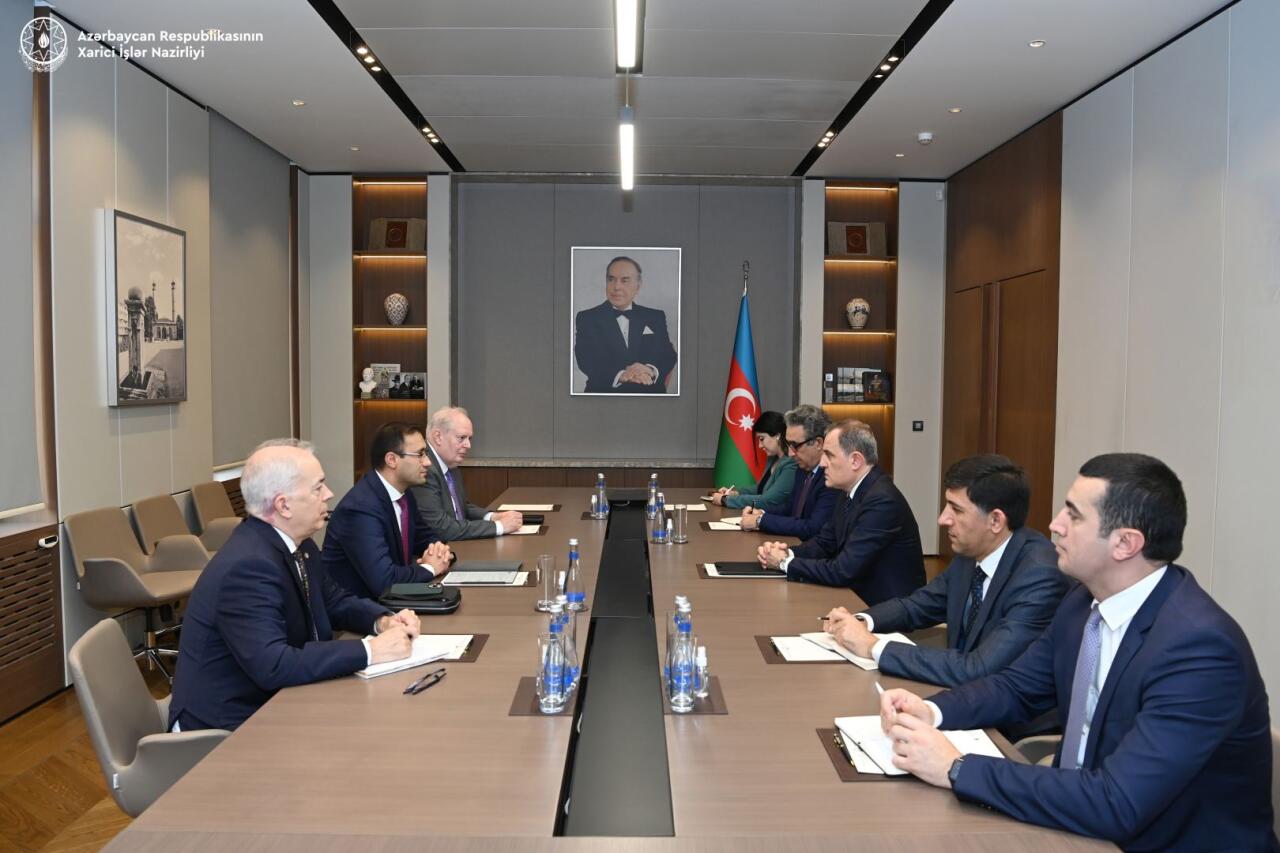 Джейхун Байрамов встретился с председателем Caspian Policy Center