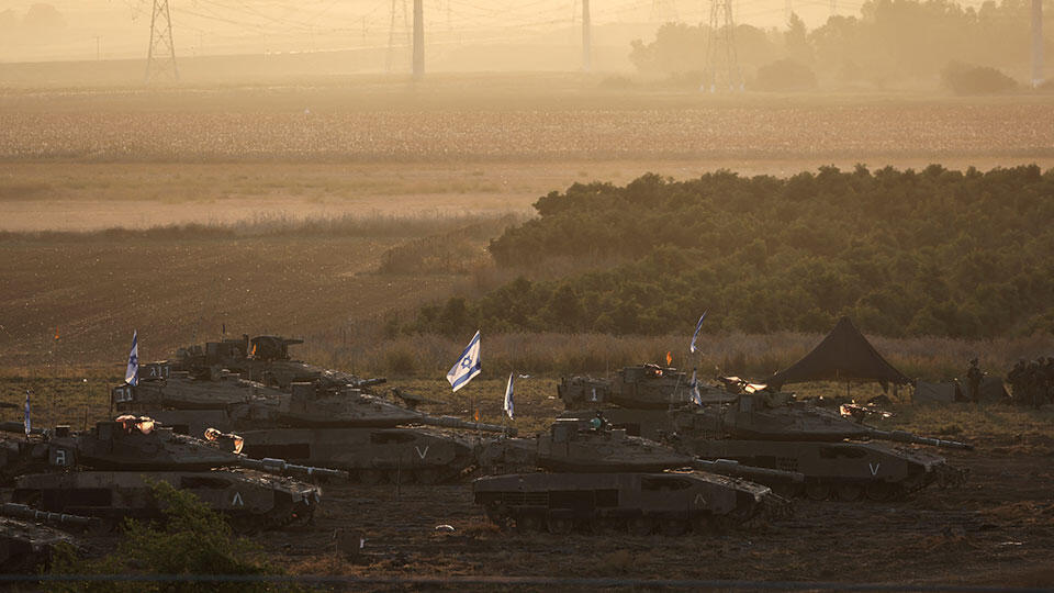 Израиль атаковал сектор Газа с суши, моря и воздуха