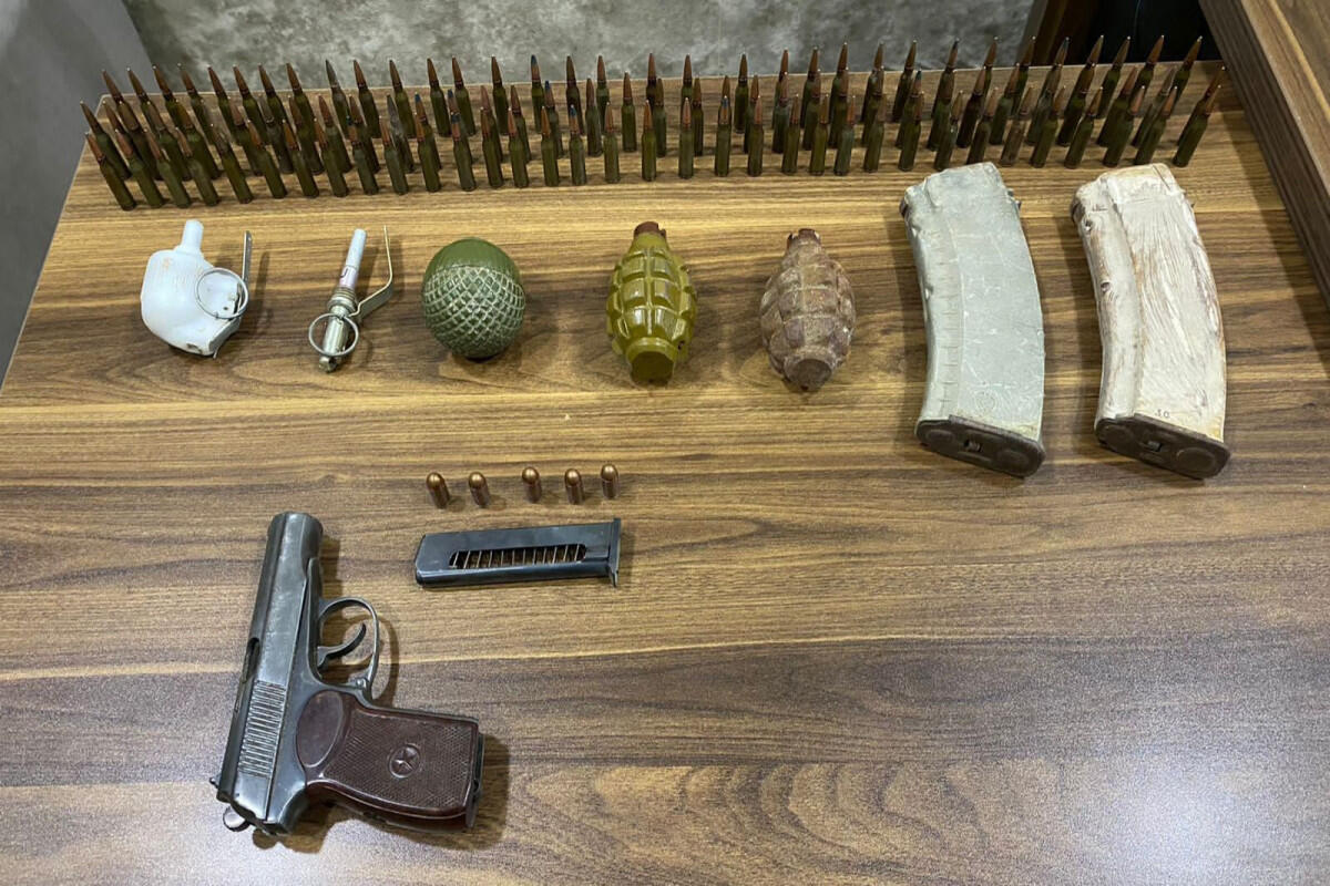 Житель Баку сдал в полицию обнаруженные им оружие и боеприпасы