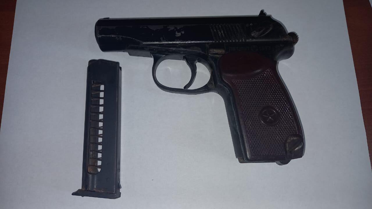 В Баку ранее судимый мужчина пытался продать пистолет