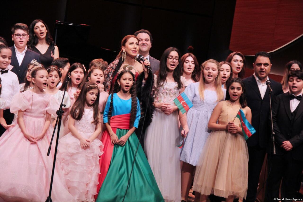 Воспитанники Фидан Гаджиевой выступили с концертом в честь Дня Победы и Дня Государственного флага