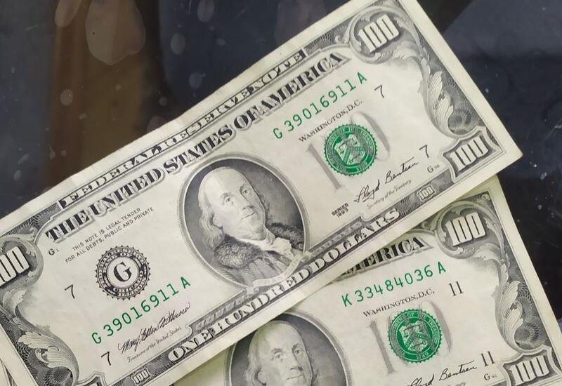 Азербайджанские банки не принимают доллары старого образца ...