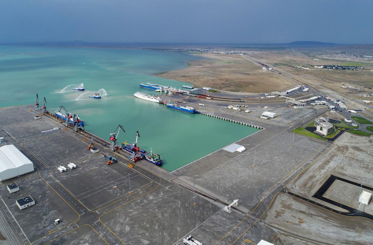 Назван прогнозируемый к концу года объем перевалки грузов в Бакинском порту