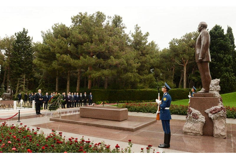 Президент Ирака посетил могилу великого лидера Гейдара Алиева и Аллею шехидов