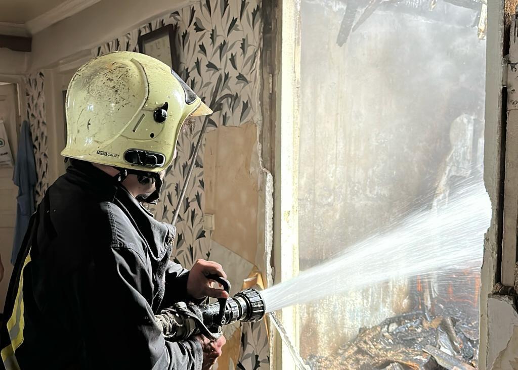 Пожар в частном доме в Баку, есть пострадавший