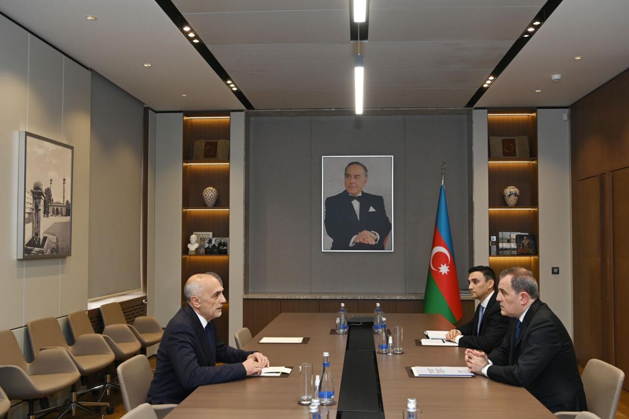 Джейхун Байрамов встретился с генеральным секретарем ГУАМ