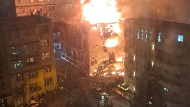 В Баку произошел пожар в торговом объекте
