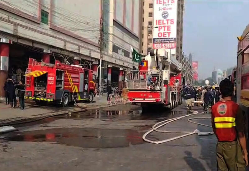 В Пакистане произошел пожар в ТЦ