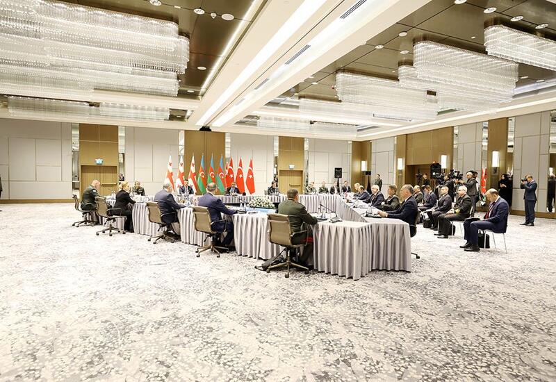 В Баку состоялась 10-я трехсторонняя встреча министров обороны Азербайджана, Грузии и Турции