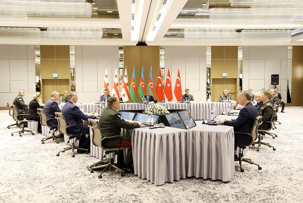 В Баку состоялась 10-я трехсторонняя встреча министров обороны Азербайджана, Грузии и Турции