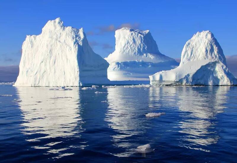 Самый крупный в мире айсберг пришел в движение