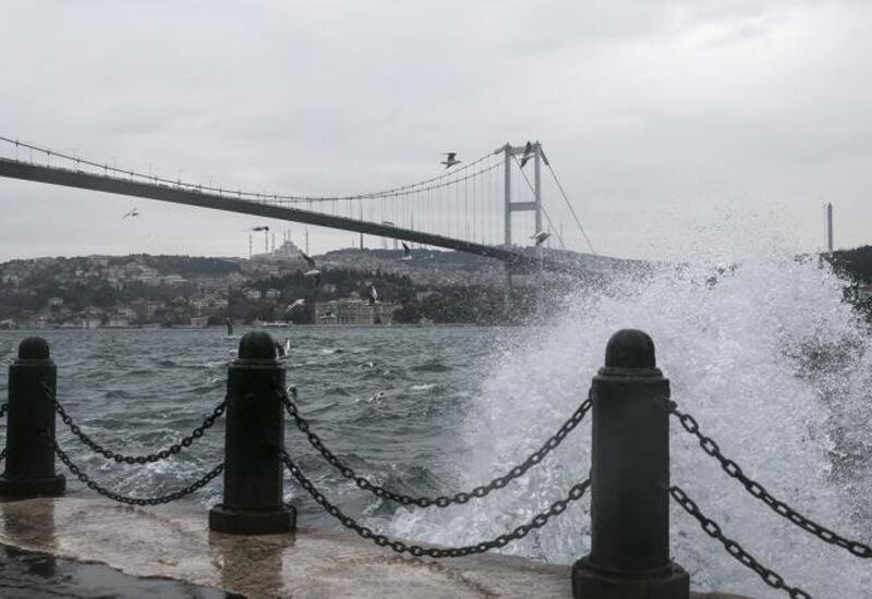 Движение судов в Стамбульском проливе приостановлено