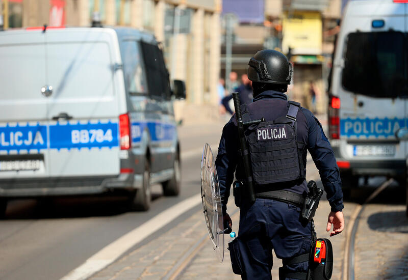 Неизвестный напал на полицейских в Польше