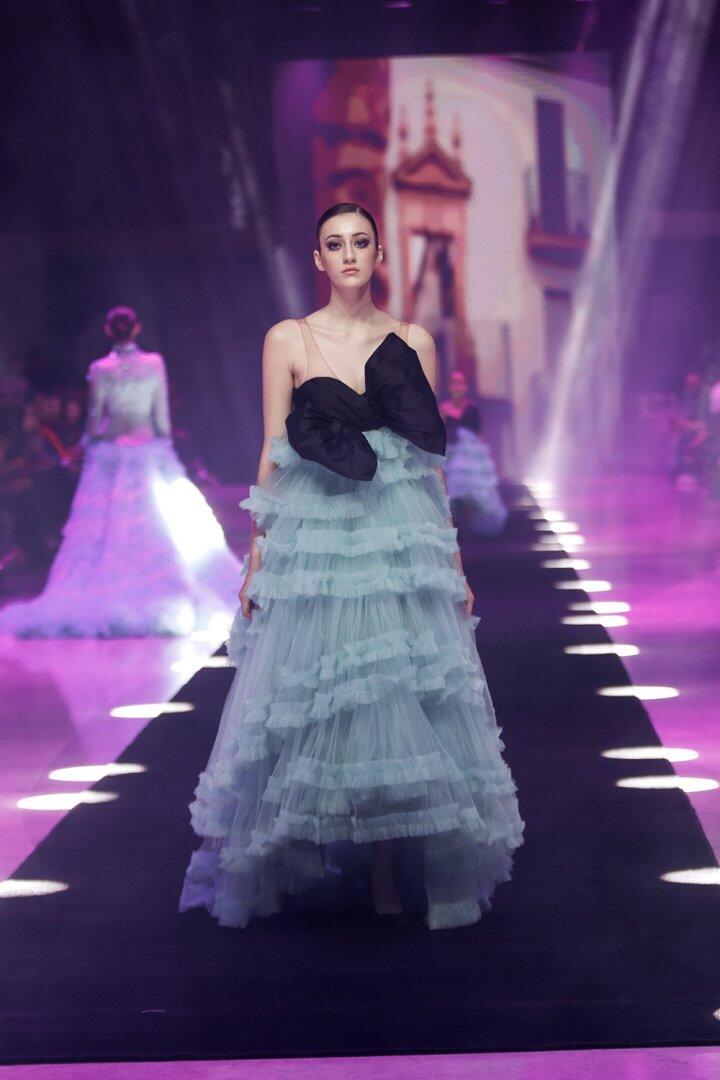 Baku Fashion Week 2023 – от огненного танца и роскошных тканей до национальных мотивов