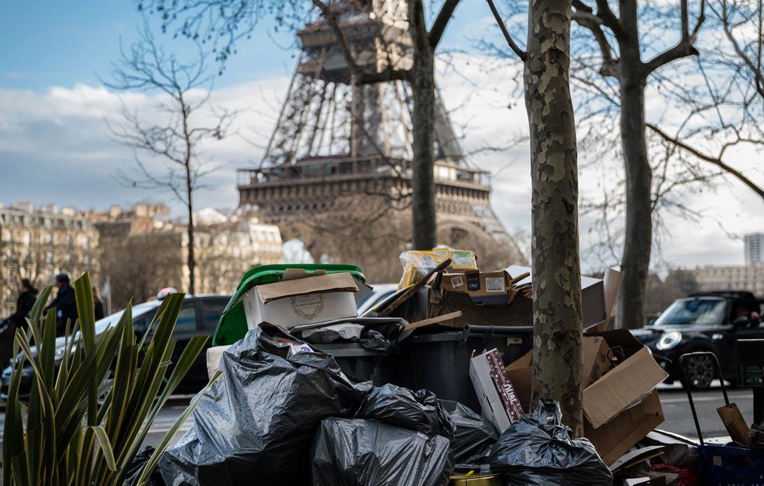 Париж Макрона утопает в мусоре и грязи