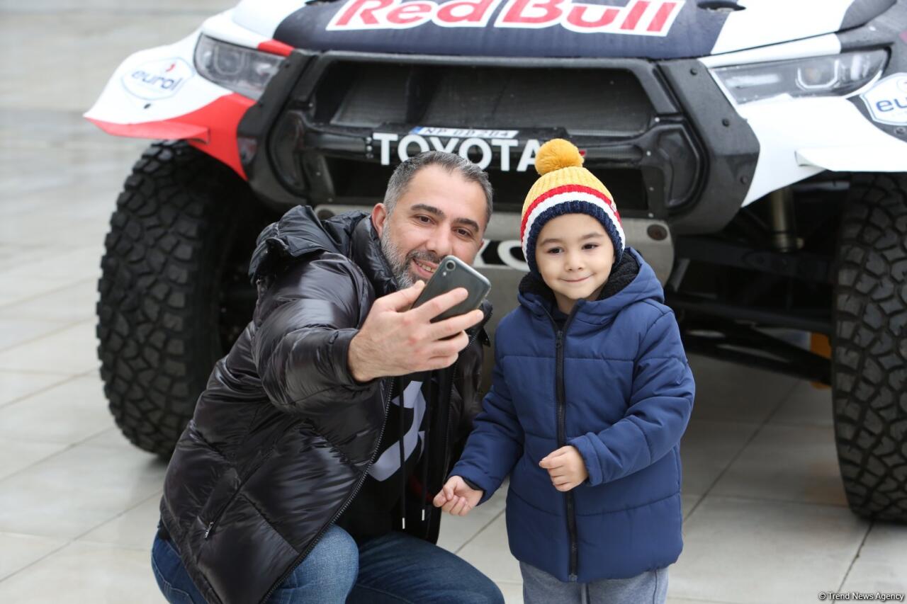 В Баку в рамках Недели FIA прошла выставка спортивных автомобилей