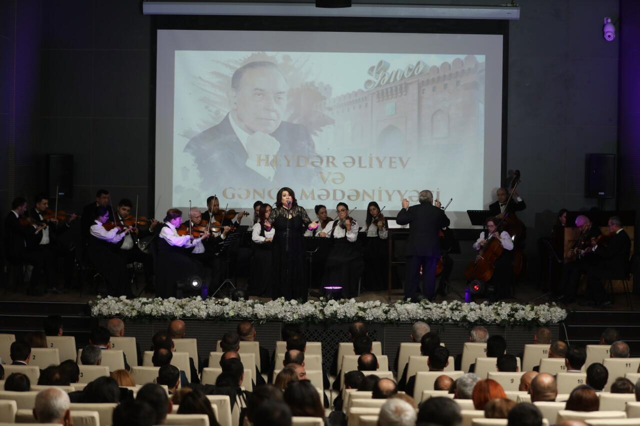 В Гяндже показали фильм, посвященный Гейдару Алиеву