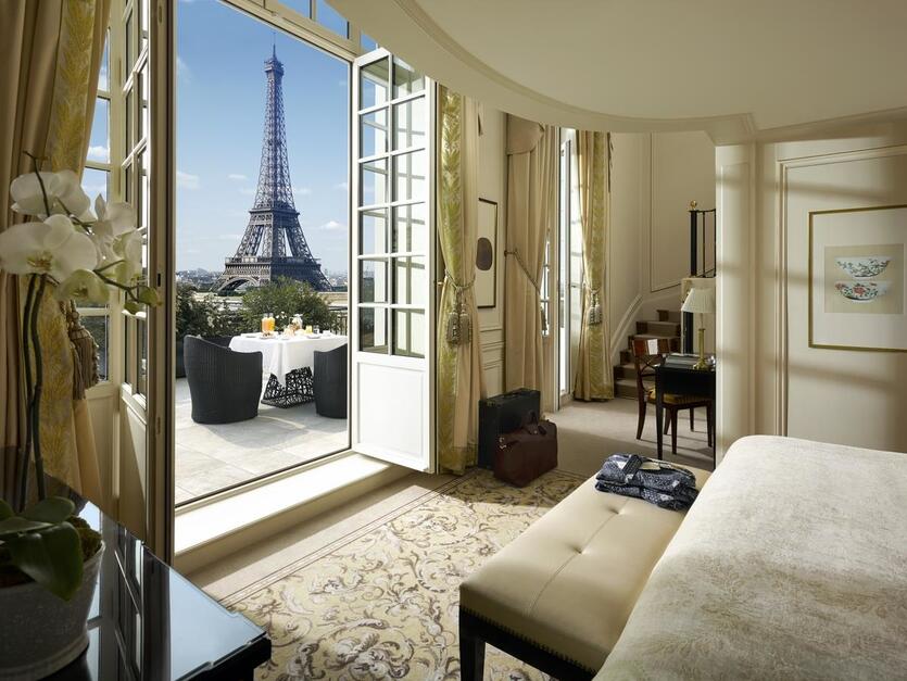 Крупная кража в отеле Парижа
