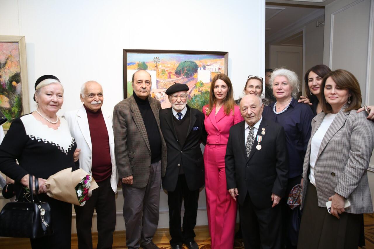 В Баку открылась выставка работ выдающегося художника, 95-летнего Тофига Агабабаева 