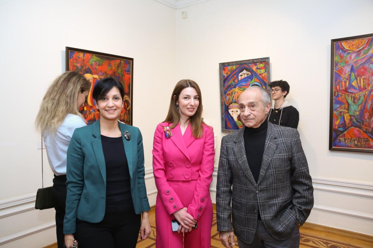 В Баку открылась выставка работ выдающегося художника, 95-летнего Тофига Агабабаева "Диалог со временем"
