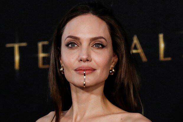 Анджелина Джоли рассказала о возникшей на фоне развода с Брэдом Питтом болезни