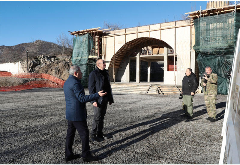 Президент Ильхам Алиев ознакомился с ходом строительных работ в мечети в селе Дашалты