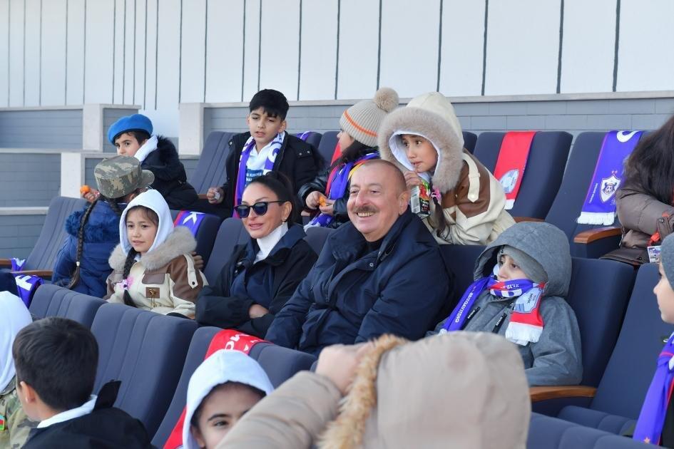 Искренние кадры Президента Ильхама Алиева и Первой леди Мехрибан Алиевой с детьми шехидов