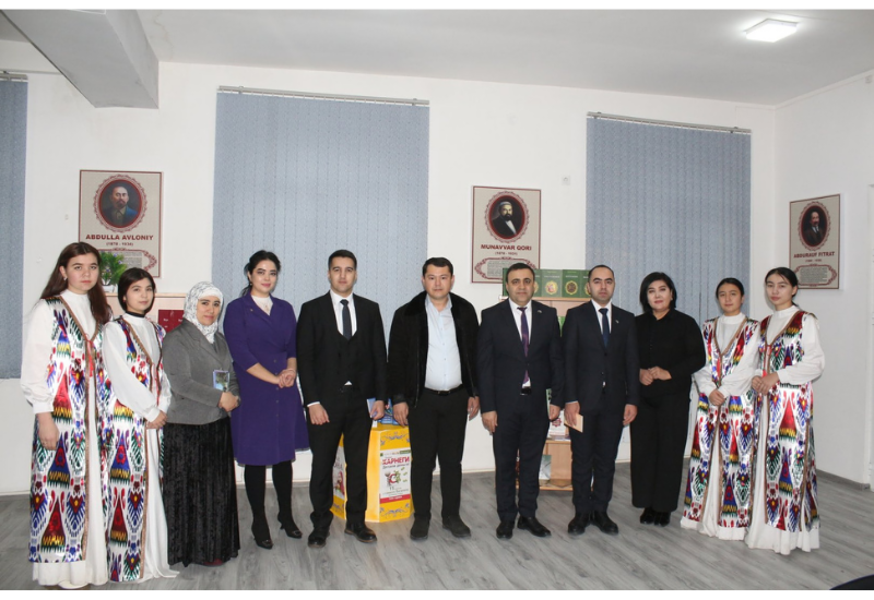 Центральной библиотеке города Коканд подарена богатая коллекция книг об Азербайджане