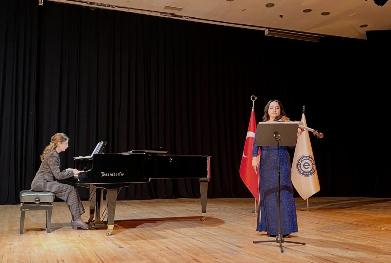 В Измире прошел концерт по случаю 100-летия великого лидера Гейдара Алиева и создания Турецкой Республики