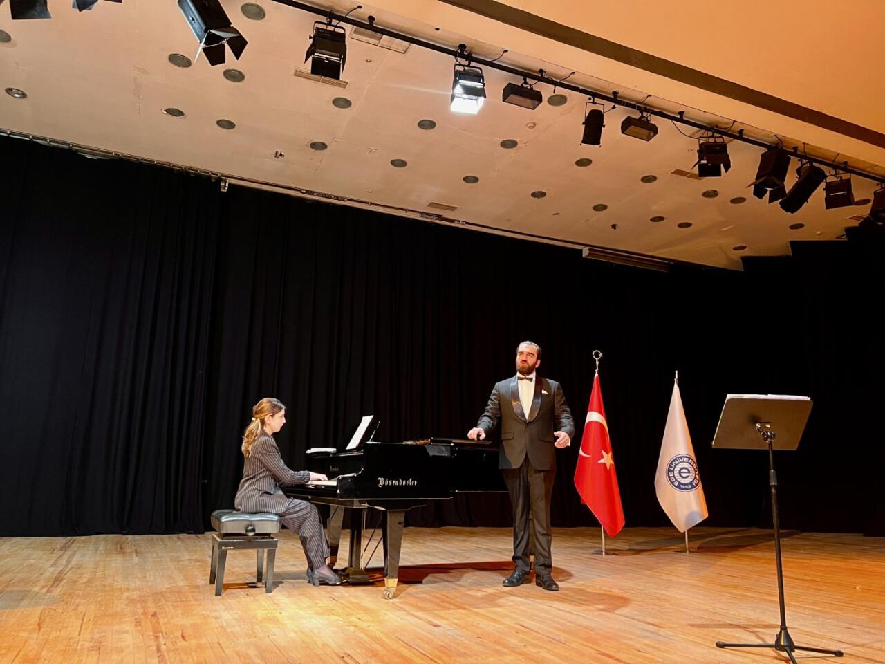 В Измире прошел концерт по случаю 100-летия великого лидера Гейдара Алиева и создания Турецкой Республики