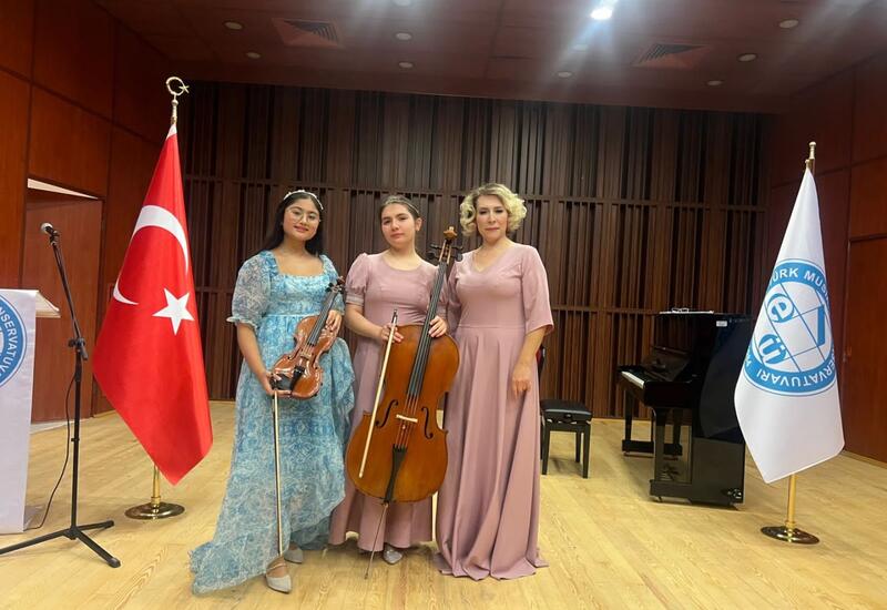 В Измире прошел концерт Суры Руфат