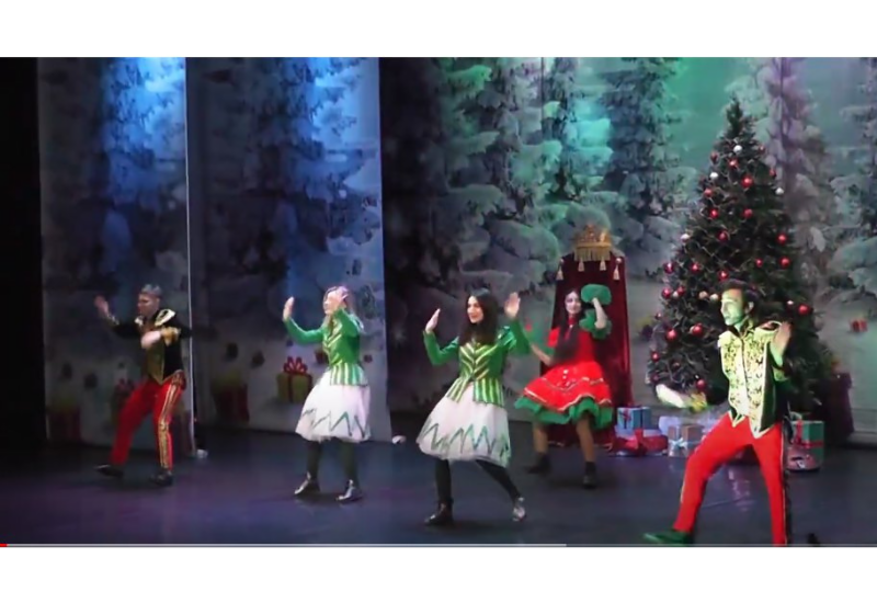 Бакинская русдрама начинает Новый 2024 год сказочными персонажами и супергероями