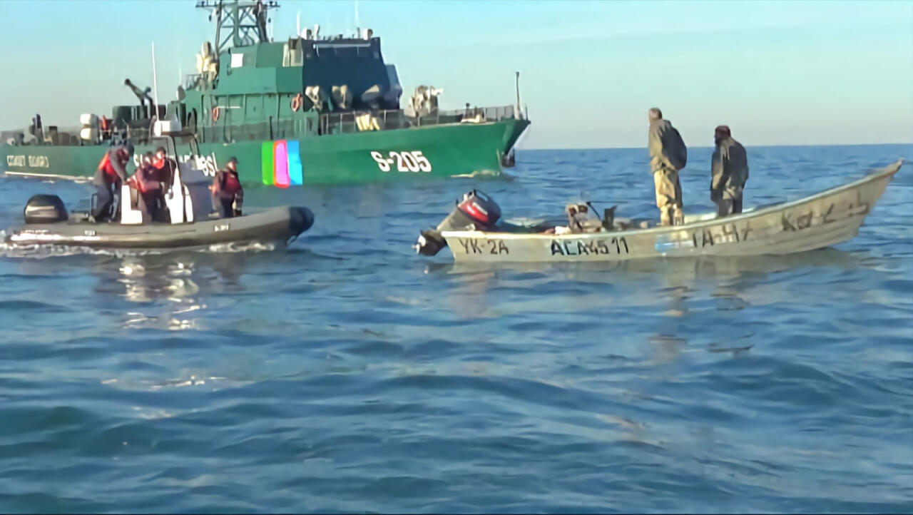 В Каспийском море спасены рыбаки