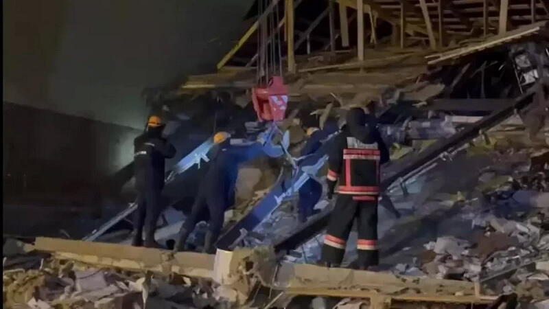 В Казахстане рухнуло здание кафе из-за взрыва, есть жертвы