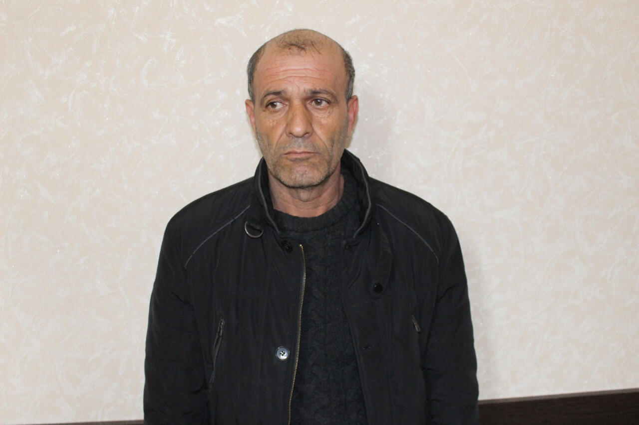 В Агдаше у наркокурьера изъяли большое количество наркотиков и автомат Калашникова